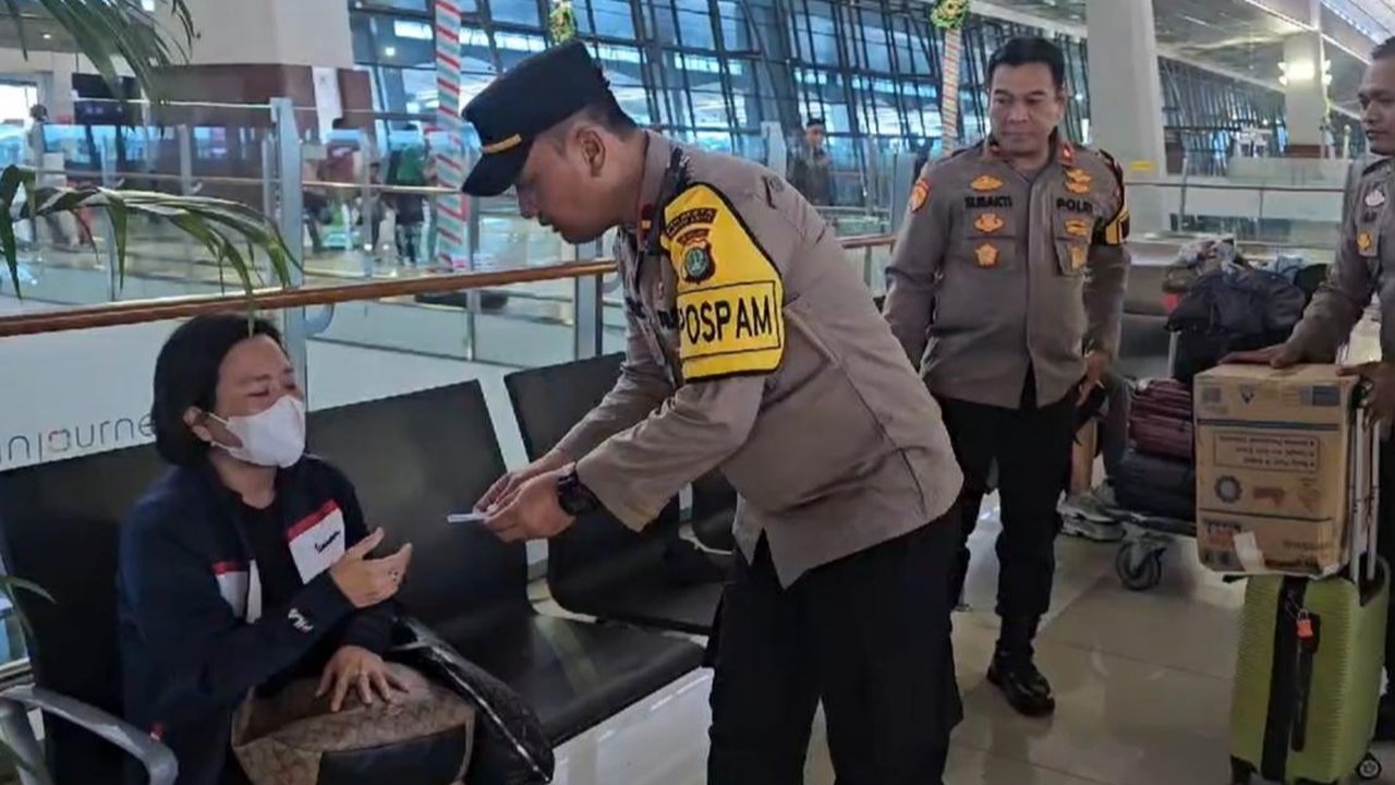 kapolres belikan tiket pesawat korban penipuan