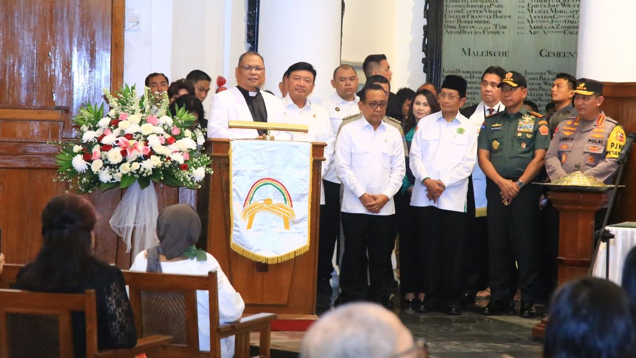 kapolri dan panglima tni amankan misa natal