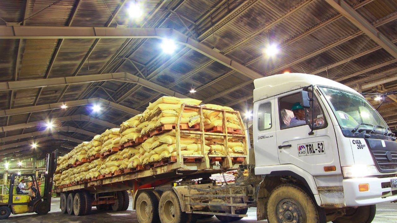 PT Pupuk Indonesia (Persero) berupaya optimal untuk mempercepat dan menjaga kelancaran distribusi pupuk (dok: PI)