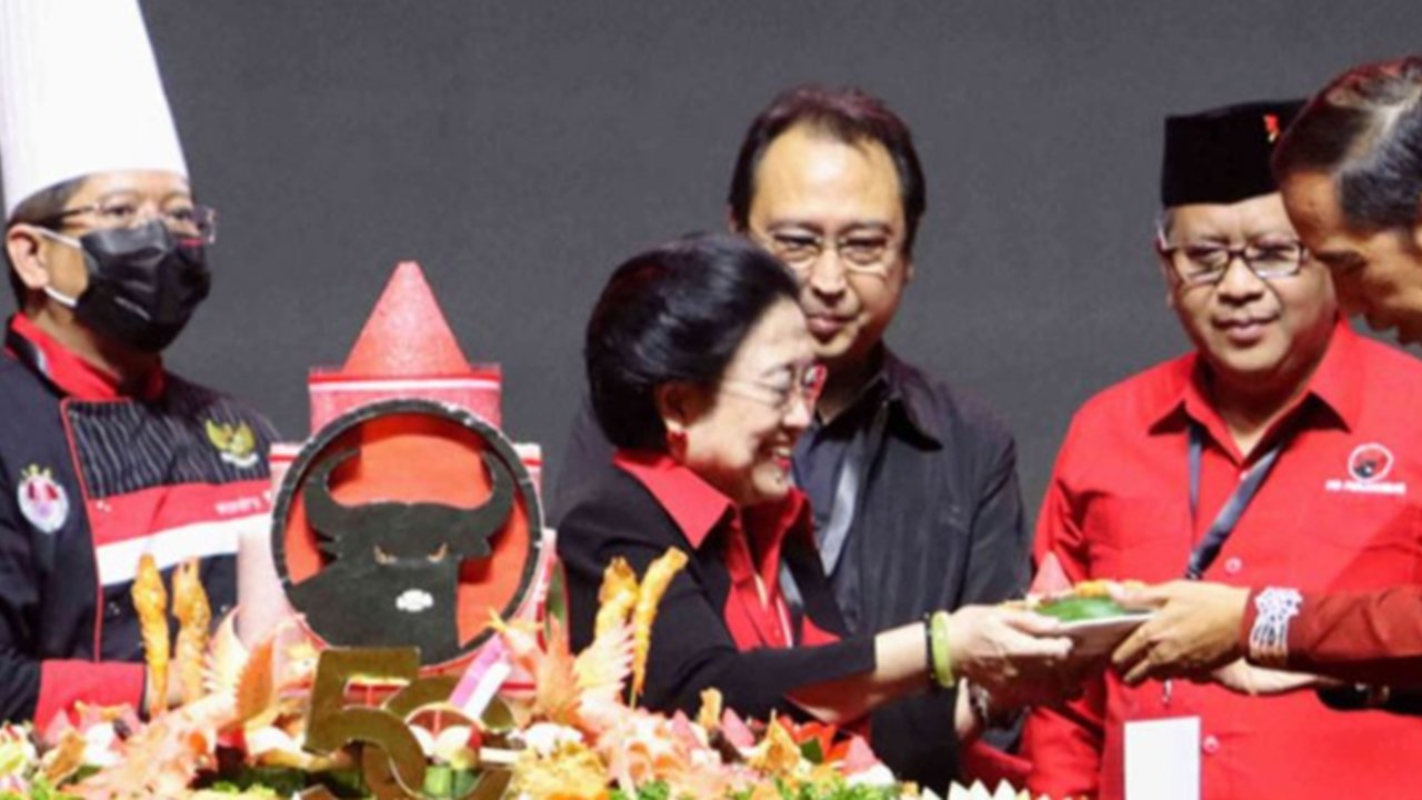 Hoaks Jokowi Gantikan Megawati sebagai Ketum PDIP