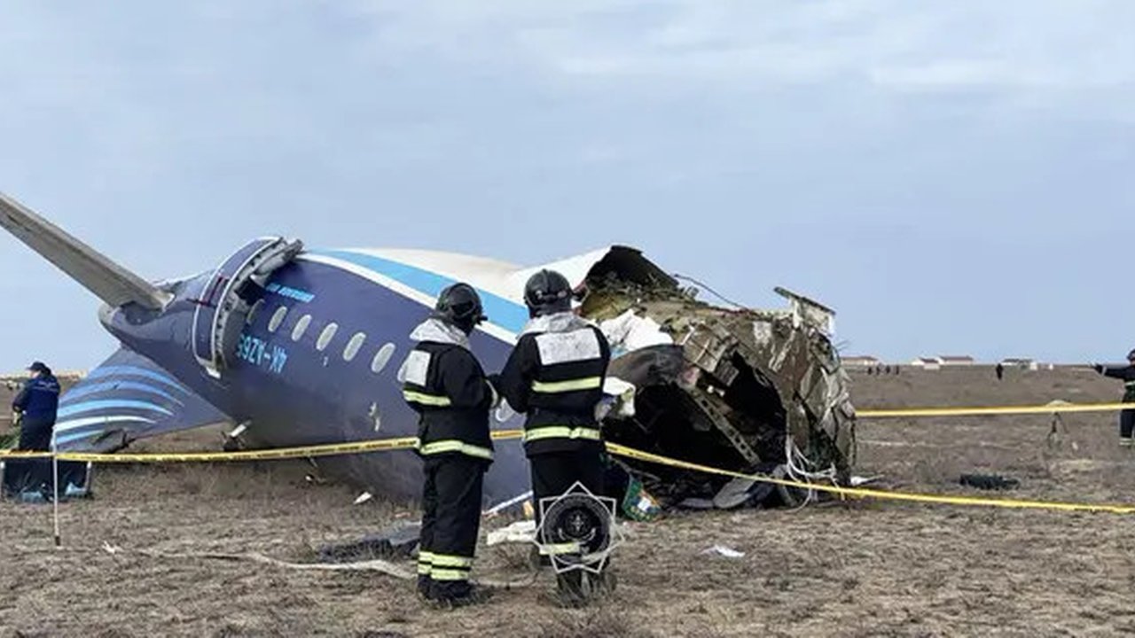 Presiden Azerbaijan Ilham Aliyev membatalkan rencana kunjungan ke Rusia akibat pesawat Azerbaijan Airlines jatuh di Kazakhstan. (Issa Tazhenbayev / AFP)