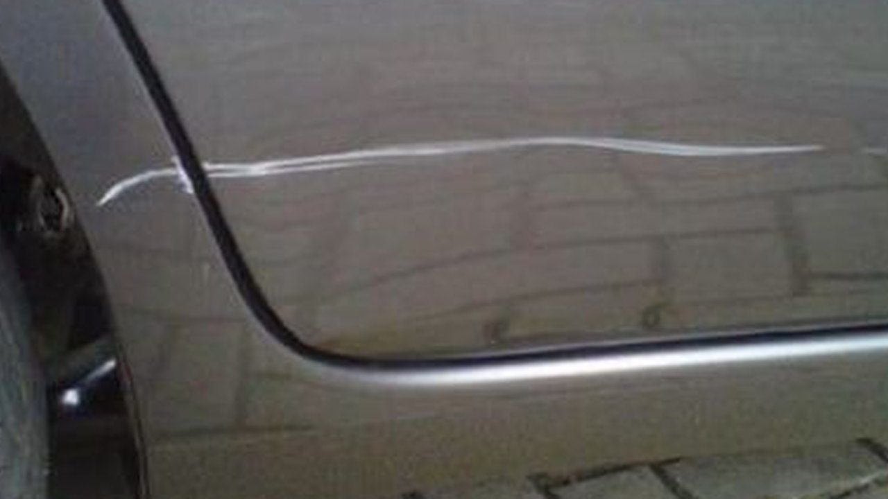 8 Cara Efektif Mengatasi Baret Mobil secara Praktis dan Cepat