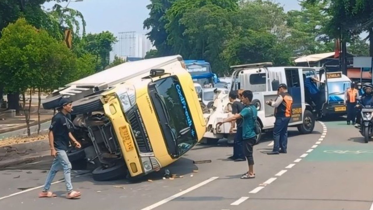 Pengamat transportasi sekaligus Wakil Ketua Pemberdayaan dan Pengembangan Wilayah Masyarakat Transportasi Indonesia (MTI) Pusat Djoko Setijowarno meminta ...