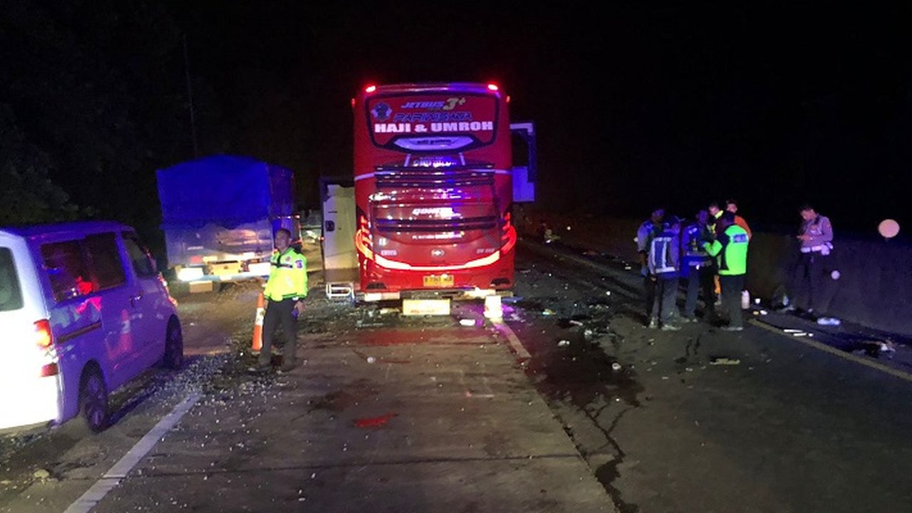 Kecelakaan bus peziarah di KM 80 Tol Cipularang, Kamis (26/12/2024).