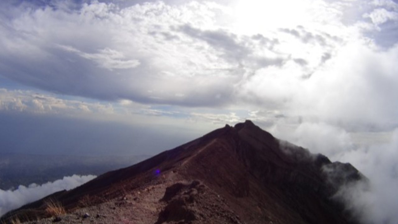 Mendaki Gunung Agung, Gunung Tertinggi di Pulau Dewata | Foto : Rendika Iswandi