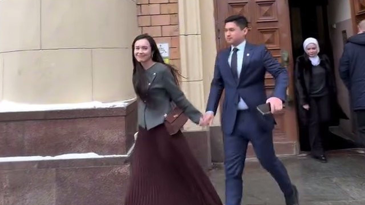 7 Potret Beby Tsabina Temani Rizki Natakusumah Dinas ke Luar Negeri, Sweet Dokumentasikan Kegiatan Suami