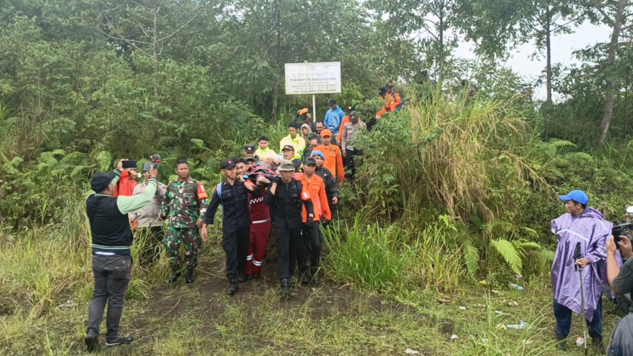 Evakuasi dua pendaki di Gunung Agung