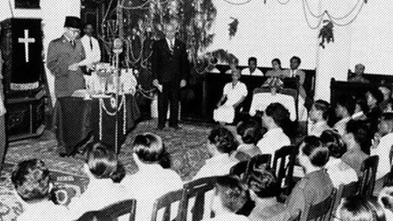 Presiden Soekarno berpidato dalam perayaan Natal di Gereja Protestan Yogyakarta, Desember 1947 // Khastara Perpustakaan Nasional