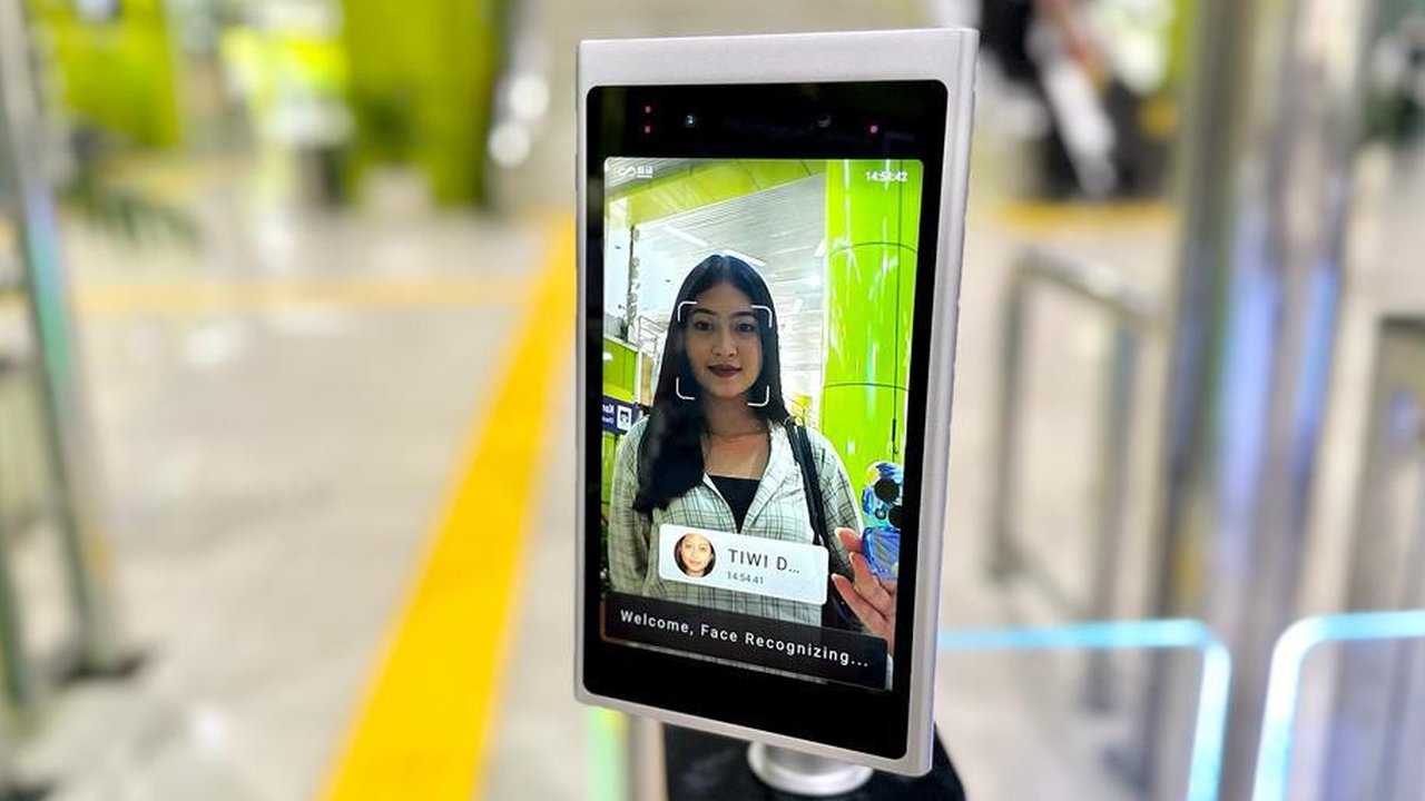 Mulai 1 September 2023, Gate Selatan Stasiun Gambir khusus melayani Boarding Face Recognition. Untuk boarding manual akan dilayani di Gate Utara Stasiun Gambir. Dok KAI