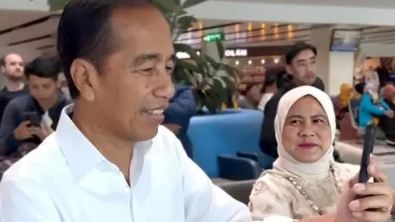 Momen Kocak Jokowi Pangku Iriana karena Isi Mobil Penuh Cucu. (YouTube Daerah Solo)