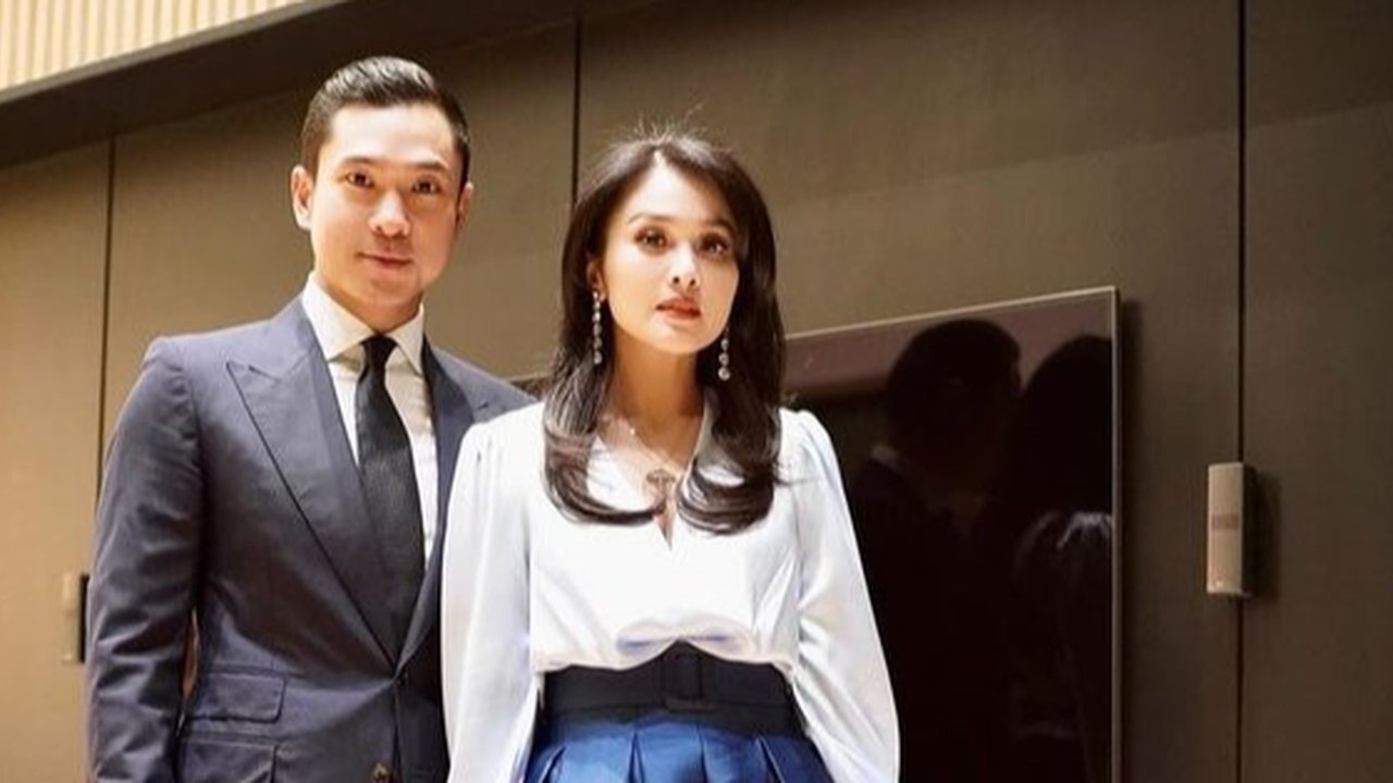 Tak jarang Sandra Dewi mendapat princess treatment dari suaminya. Sebut saja pernikahan fenomenalnya hingga kado mobil mewah Rolls-Royce yang kini disita penyidik.