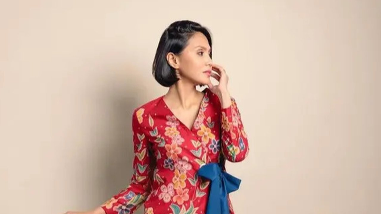 Inspirasi Model Atasan Batik Wanita untuk Tampilan Santai dan Elegan, Wajib Dimiliki di 2025 (source: tokopedia)
