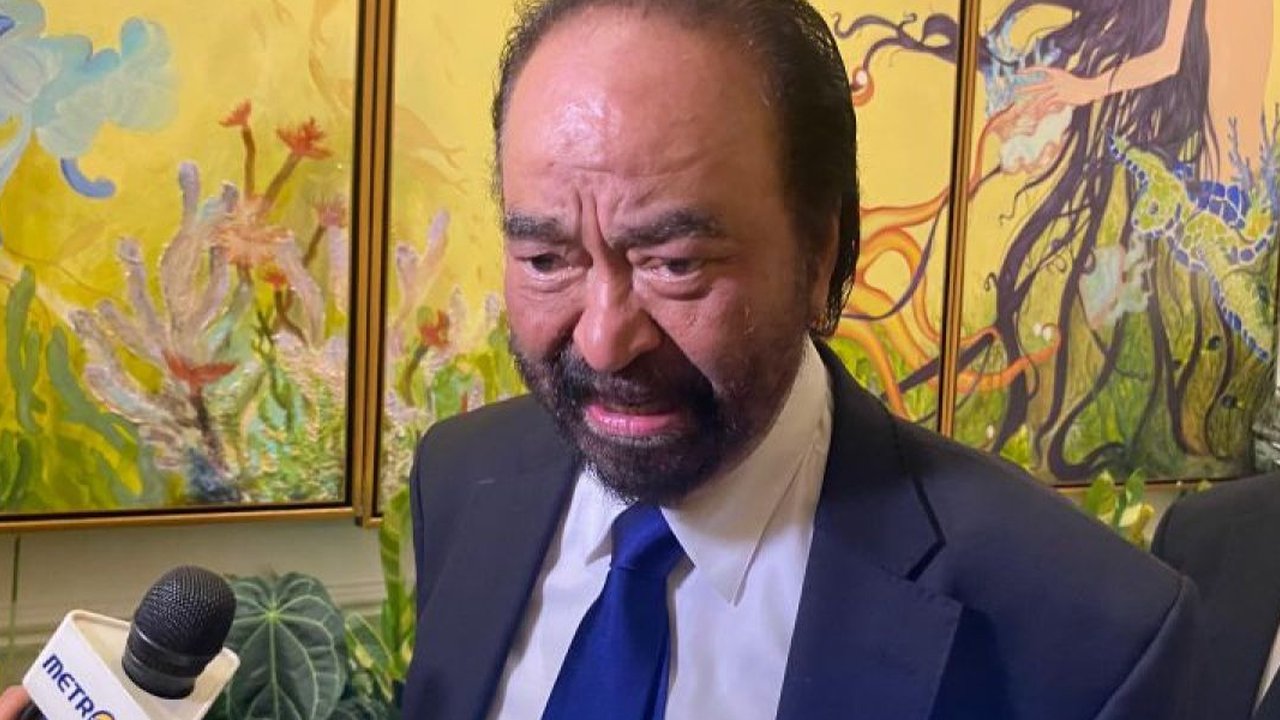 Ketua Umum Partai NasDem Surya Paloh menyebut dirinya tidak mungkin menjadi ketua umum partai yang telah berusia 13 tahun itu sepanjang masa karena mengingat ...