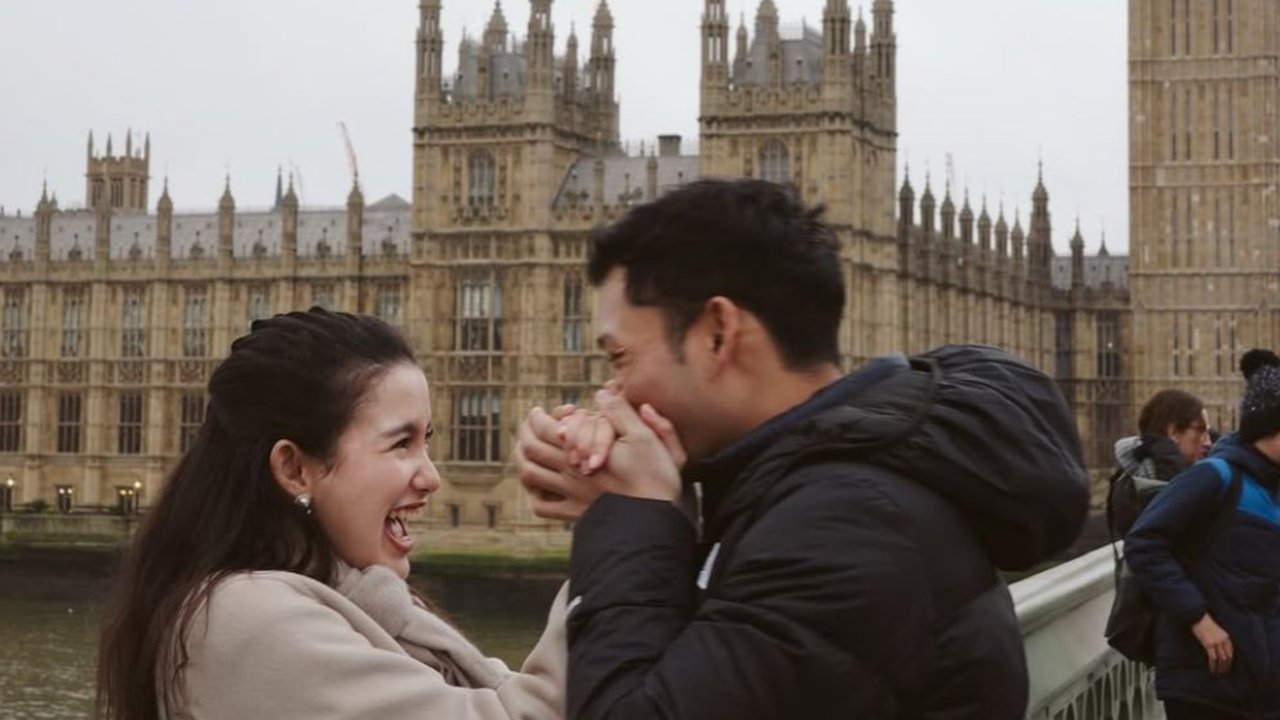 London Jadi Saksi Romansa Azriel Hermansyah dan Sarah Menzel, Ini Reaksi Netizen