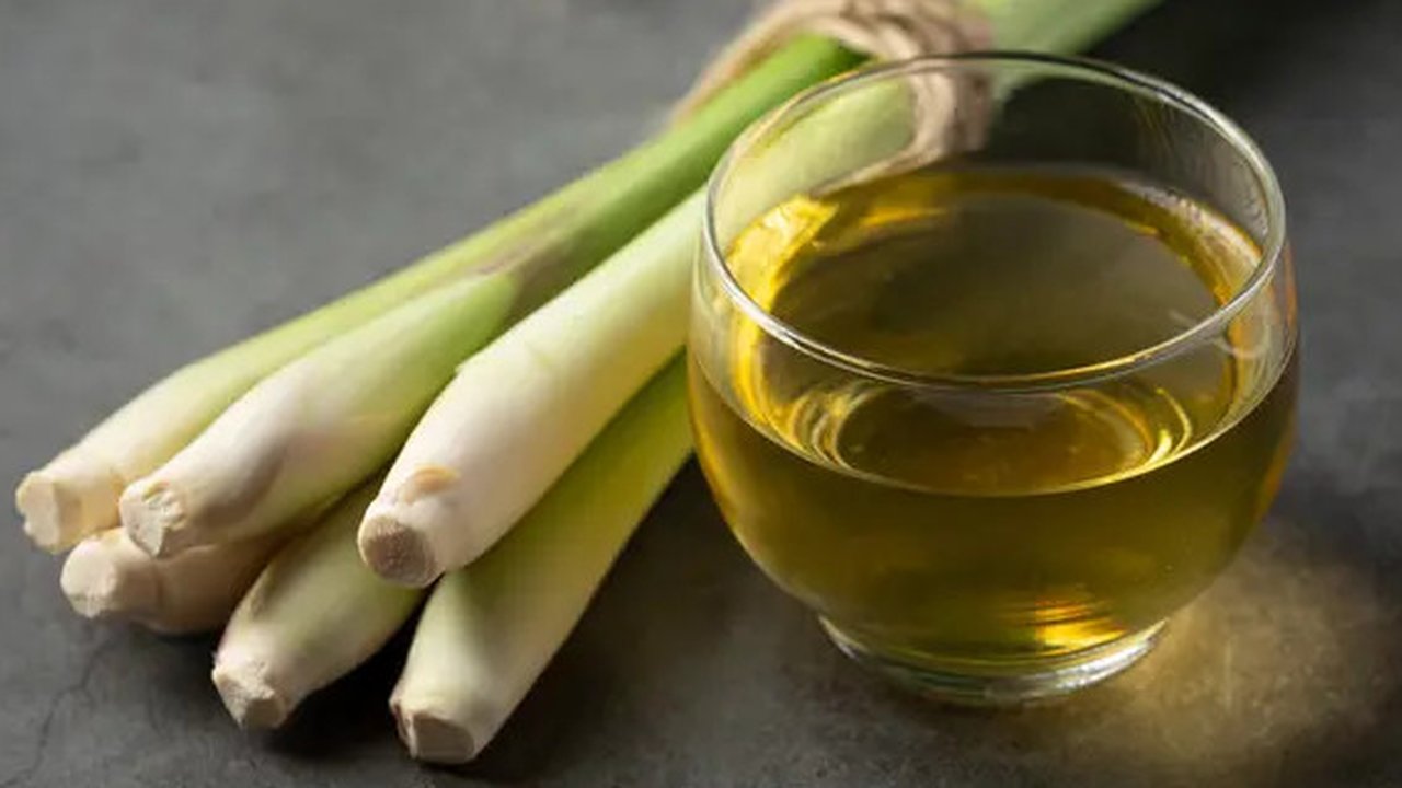 Air rebusan sereh  Credit: Freepik/jcomp