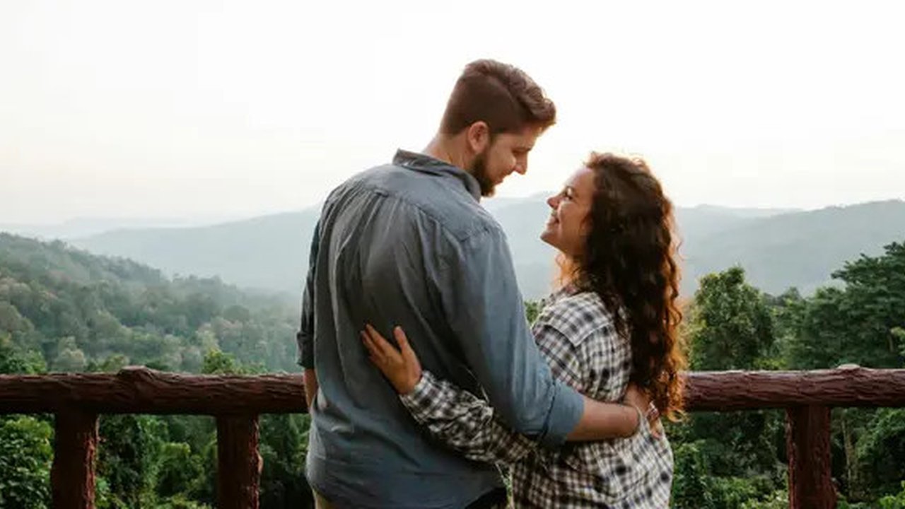Ilustrasi pasangan cinta, bahagia, romantis. (Photo by Vanessa Garcia from Pexels)