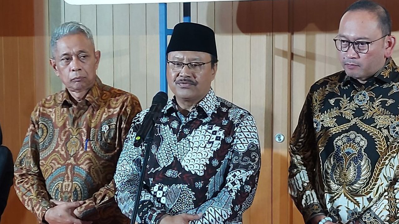 Menteri Sosial (Mensos) Saifullah Yusuf mengemukakan bahwa pihaknya siap memfasilitasi pembinaan terhadap MAS (14), atas tuduhan membunuh ayah dan neneknya di ...