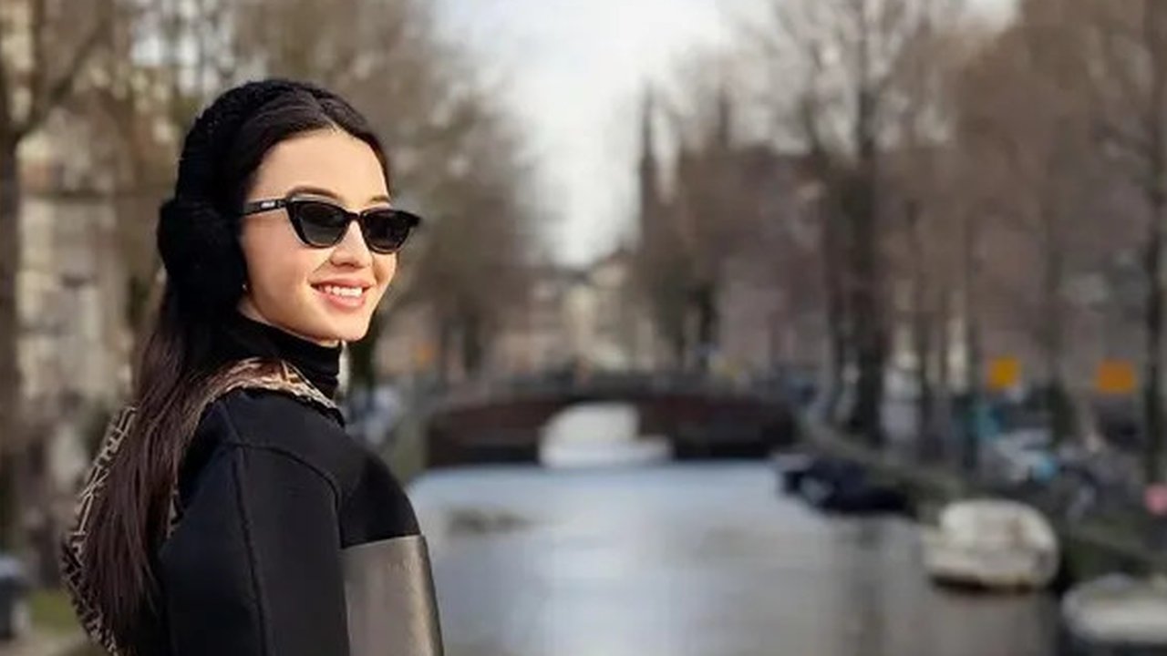 Melihat gaya busana Raline Shah liburan di Amsterdam (@ralineshah)