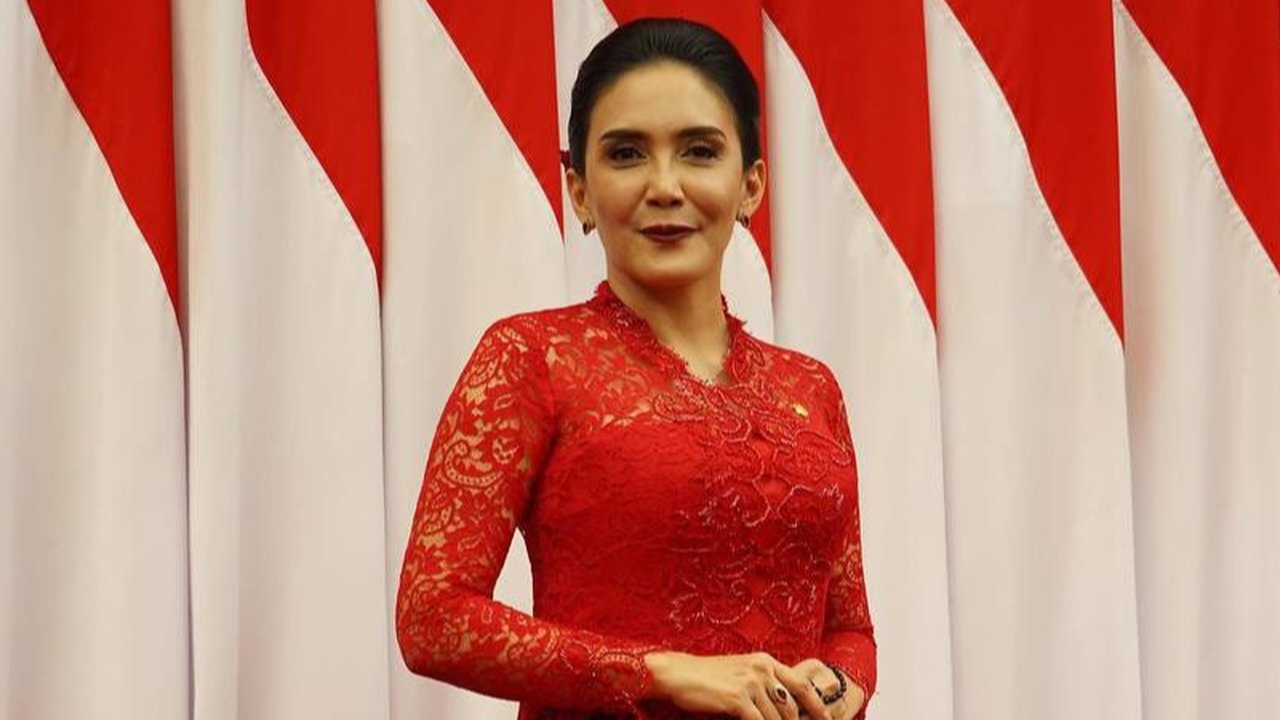Sebagai informasi, Mat Solar merupakan pemeran Bajuri di Sitkom Bajaj Bajuri. Mat Solar beradu akting dengan Rieke yang berperan sebagai Oneng, istri Bajuri.