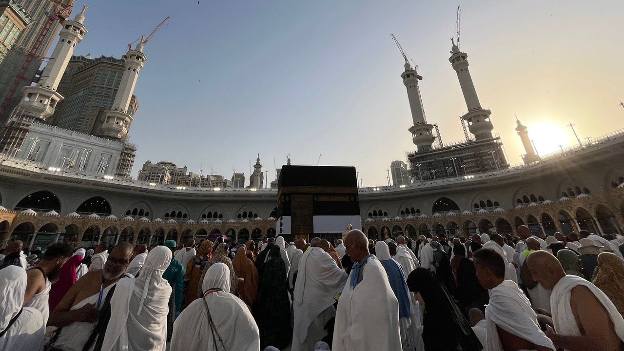 Petugas Penyelenggara Ibadah Haji (PPIH) Arab Saudi memberangkatkan jemaah calon haji ke Arafah untuk memulai rangkaian puncak haji pada 14 Juni 2024 atau 8 Zulhijjah 1445 H, dimulai pukul 07.00 Waktu Arab Saudi (WAS). (Dokumentasi Kemenag RI)
