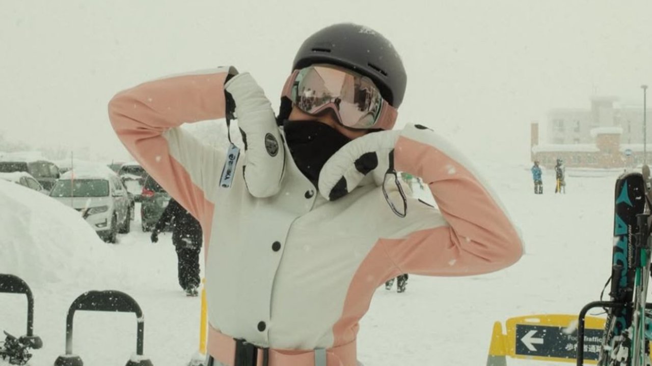 7 Potret Cantik dan Berani! Azizah Salsha Coba Ski Perdana di Niseko, Tampil Memukau Meski Terjatuh