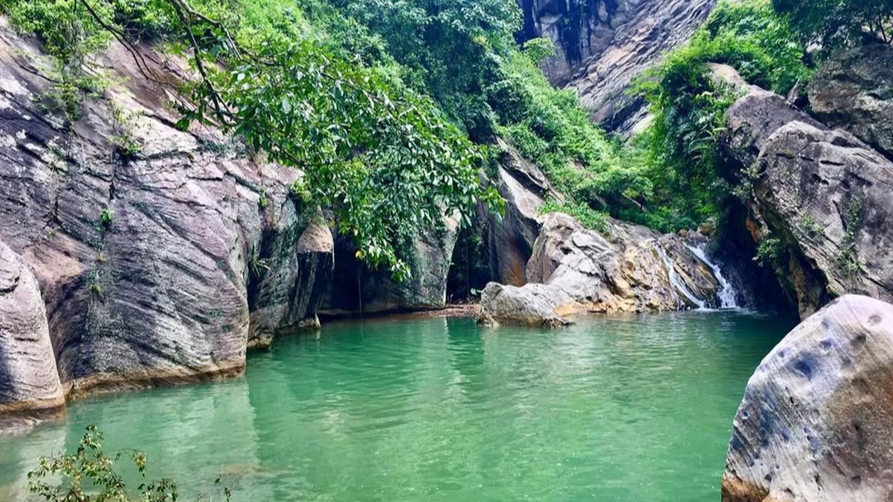 Sanghyang Heuleut, Bandung.