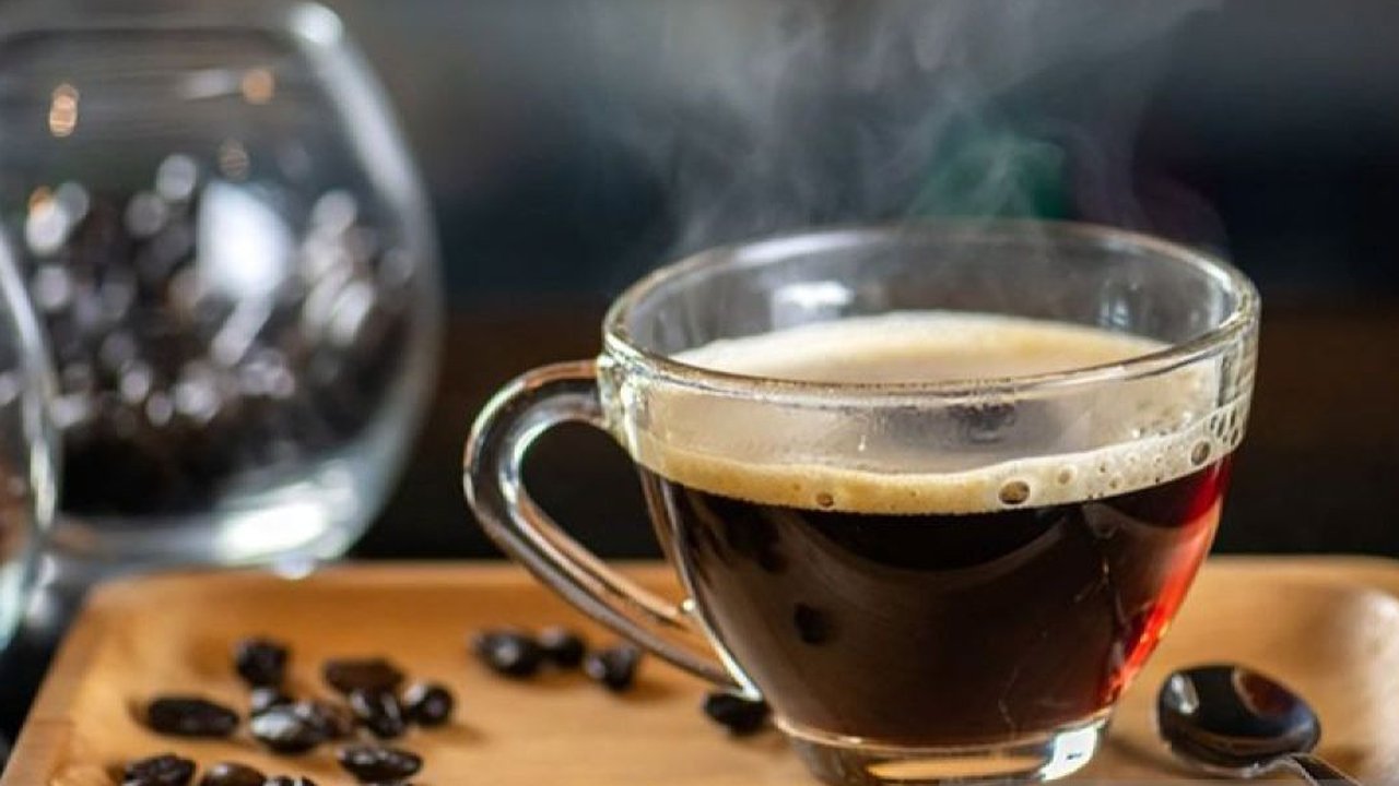 Ilustrasi Minum Kopi (Photo created by rawpixel on Freepik)