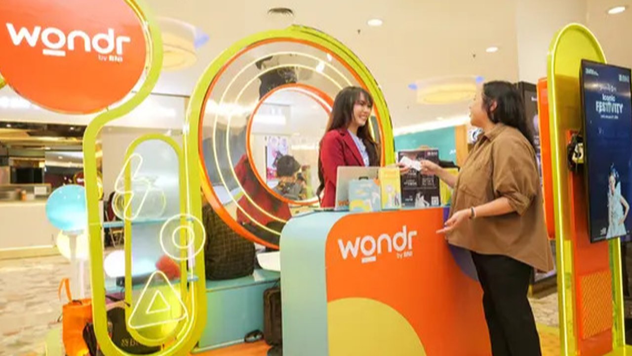 Foto bersama para narasumber acara Press Conference Iconic Wonderland Fesivity Senayan City dan Wondr by BNI pada Jumat (13/12/2024) di Main Atrium, 1st Floor, Senayan City.