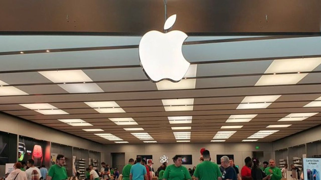 Apple perusahaan teknologi raksasa asal Amerika Serikat, dikabarkan membuka lowongan pekerjaan di Indonesia, kemungkinan dibuat untuk mendukung ketentuan ...