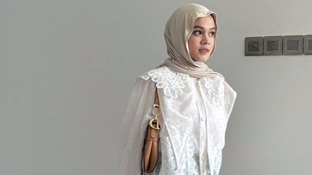 Tampil Menawan di Kondangan dengan 5 Gaya Batik untuk Wanita Berhijab, Wajib Coba!