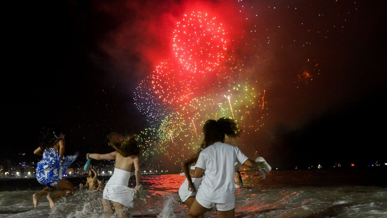 Sejarah Kembang Api: Dulunya Cuma Satu Warna dan Tercipta Karena Tidak Sengaja