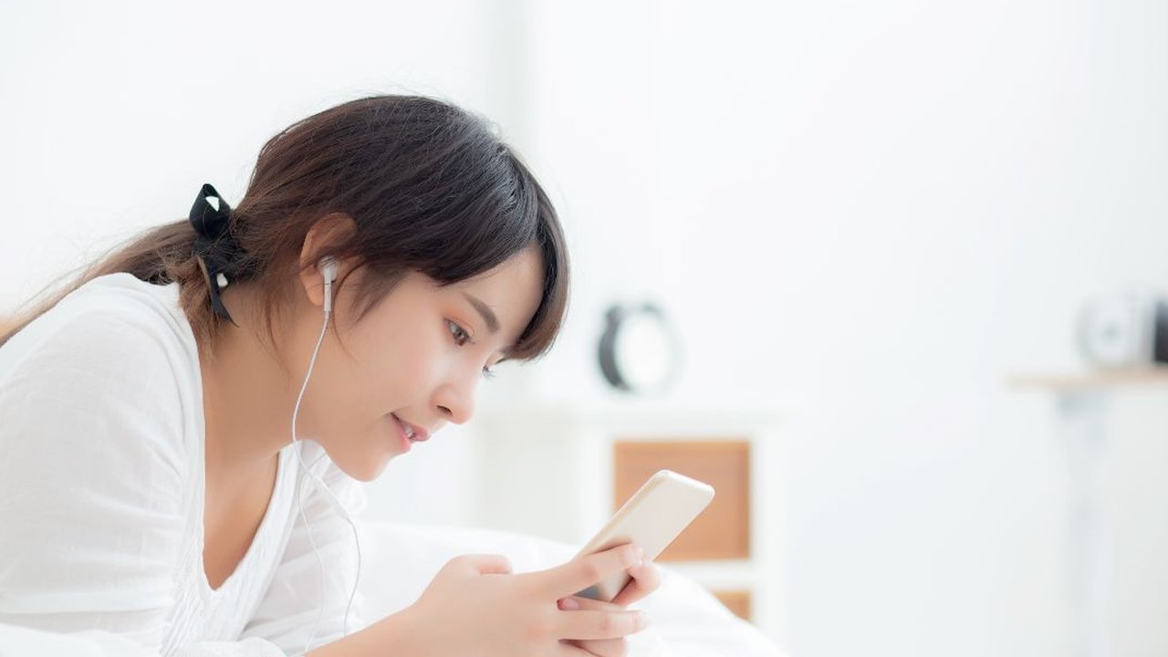 Ilustrasi Penggunaan Earphone Credit: pexels.com/Wendy