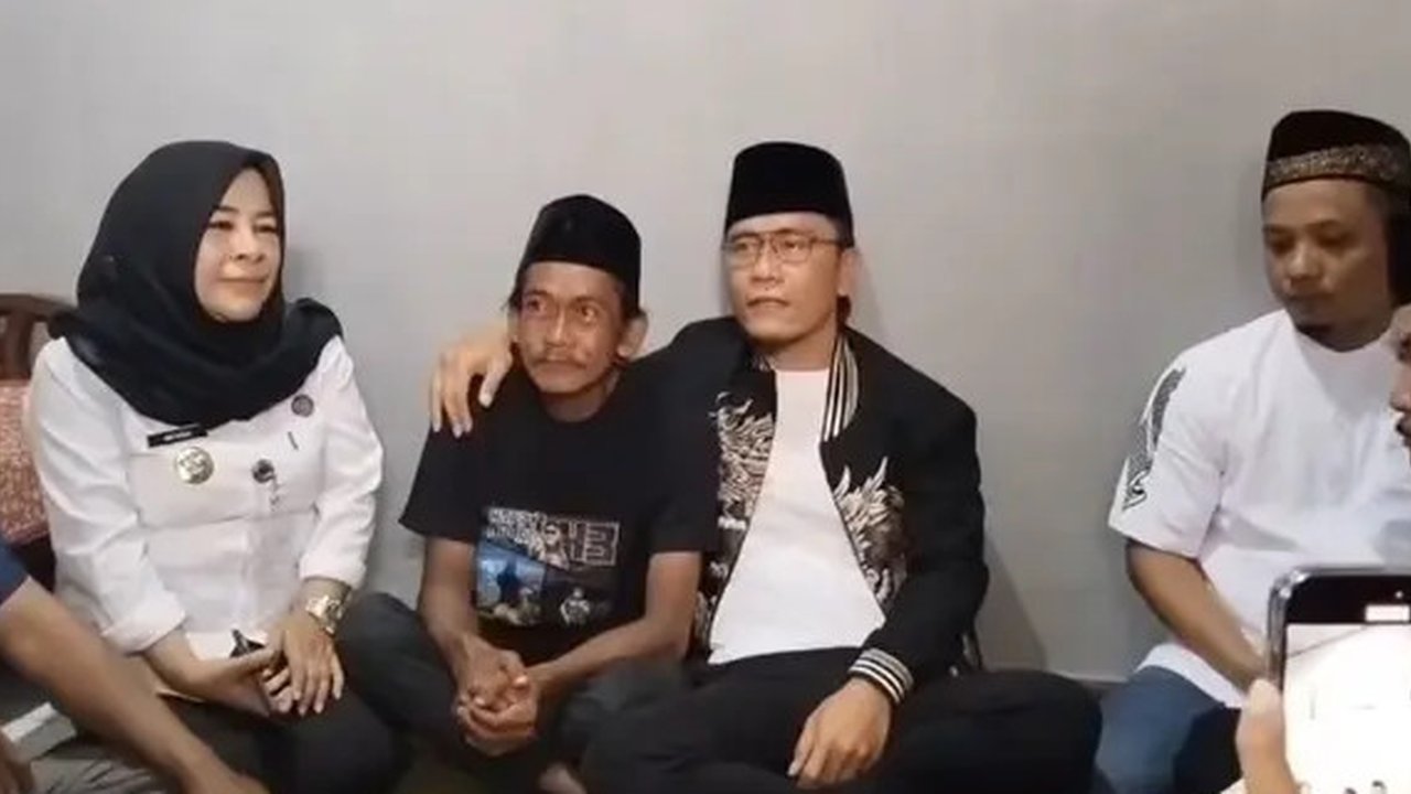 Potret Gus Miftah Temui Sonhaji Penjual Es Teh (Sumber: Instagram/magelang_raya)