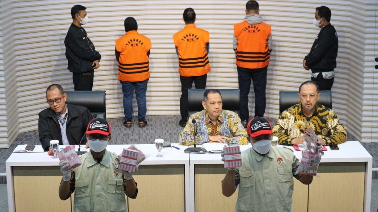 Penyidik Komisi Pemberantasan Korupsi (KPK) menyita uang tunai Rp6,8 miliar dalam operasi tangkap tangan (OTT) terhadap Pj Wali Kota Pekanbaru Risnandar ...