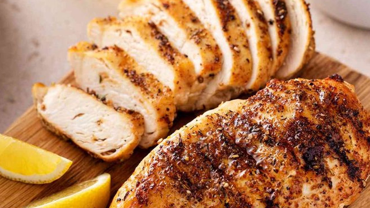 Diet Gak Harus Membosankan, Ini 5 Cara Olah Dada Ayam Agar Tetap Nikmat