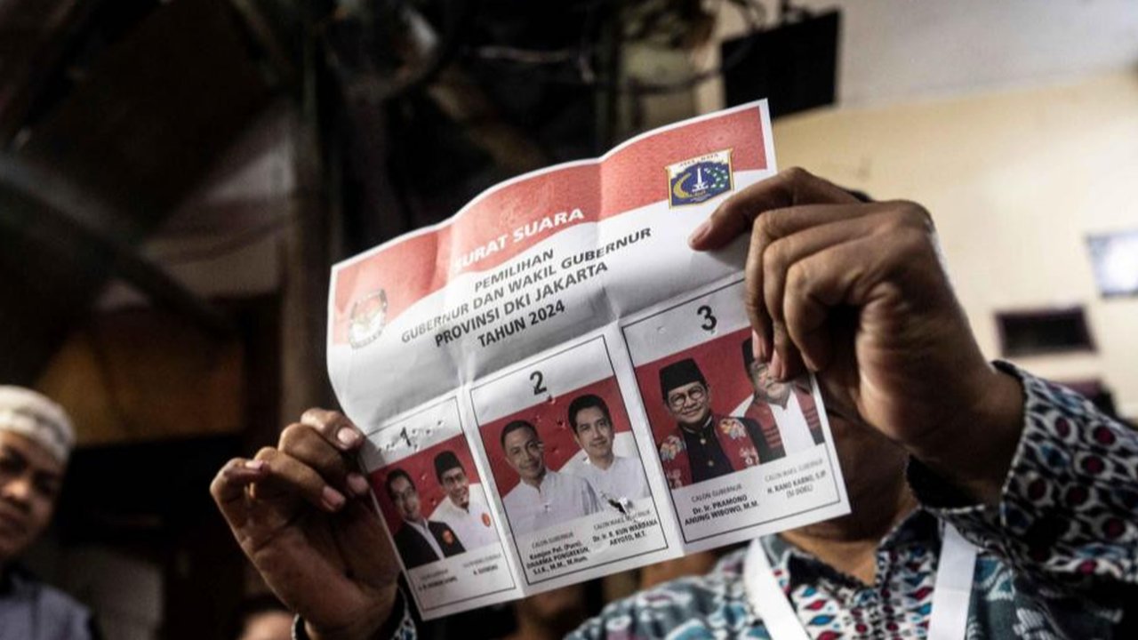 Potret Bella Shofie Nyoblos Pilkada Temani Suami Mencalonkan sebagai Bupati Kabupaten Buru