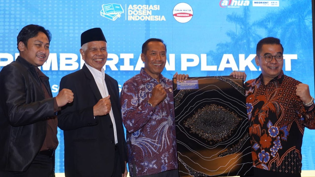 Seminar Nasional dan Rapat Pimpinan Nasional (RAPIMNAS) bertema 'Co-Creating the Digital Intellectual Education of the Future'