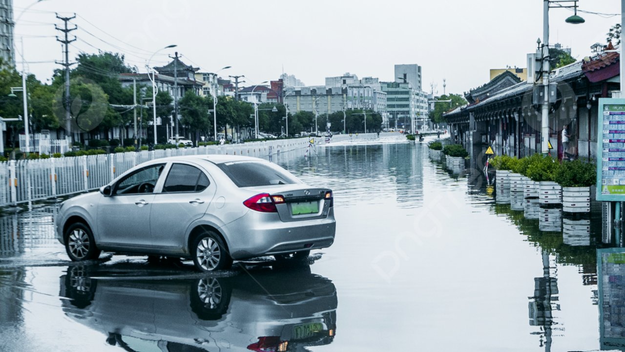 Panduan Cara Berkendara di Tengah Hujan Lebat dan Banjir
