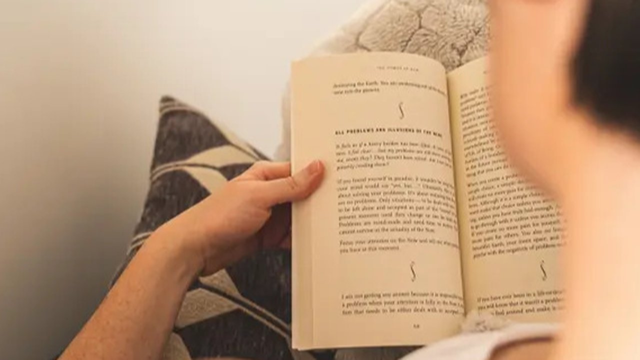 Ilustrasi Membaca Buku Credit: pexels.com/Namera