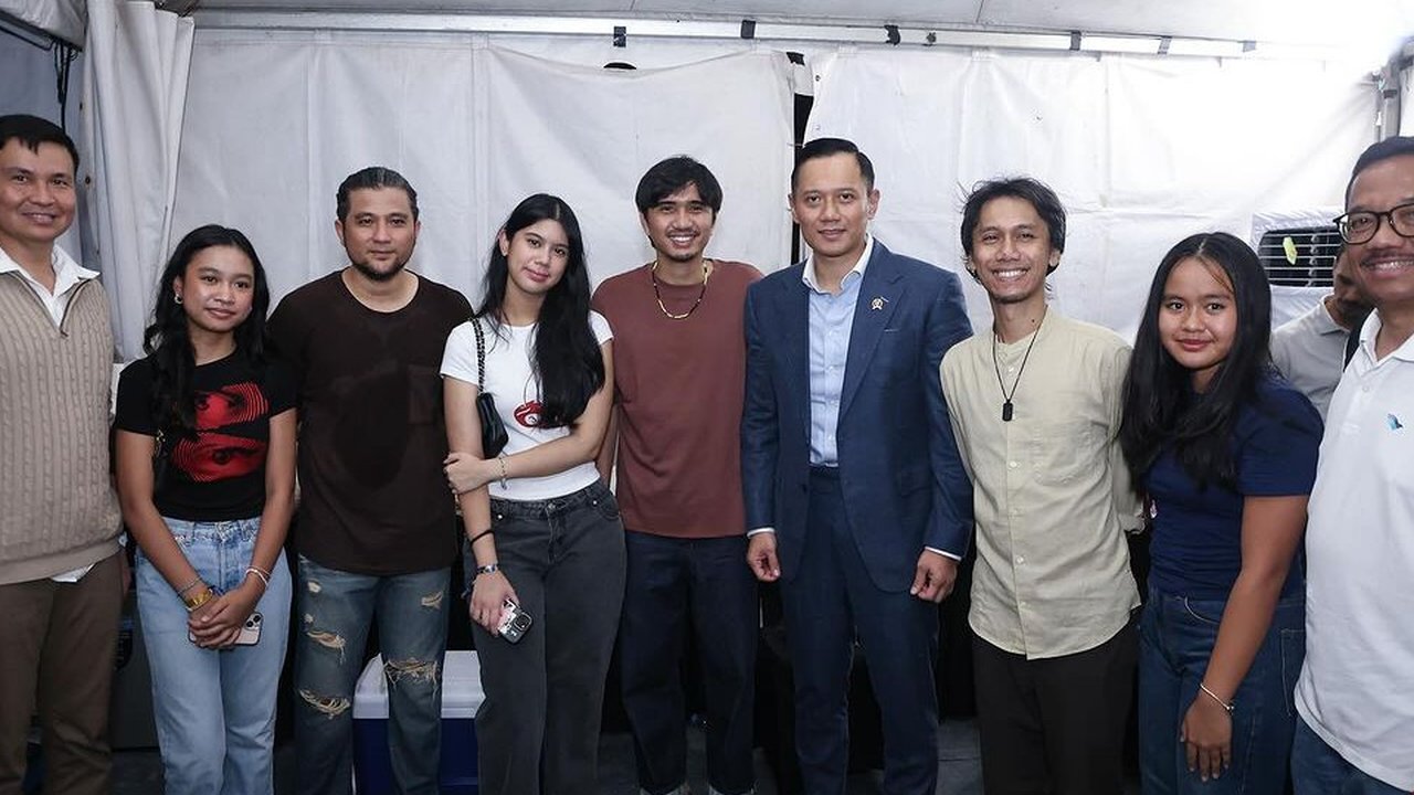 Menteri AHY Ajak Sang Putri Nonton Konser Sheila On 7