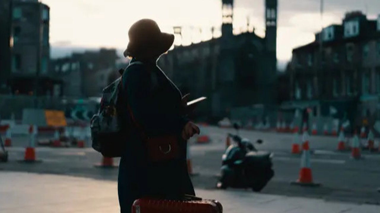 Ilustrasi anak rantau. (Photo by Michael Barn on Unsplash)