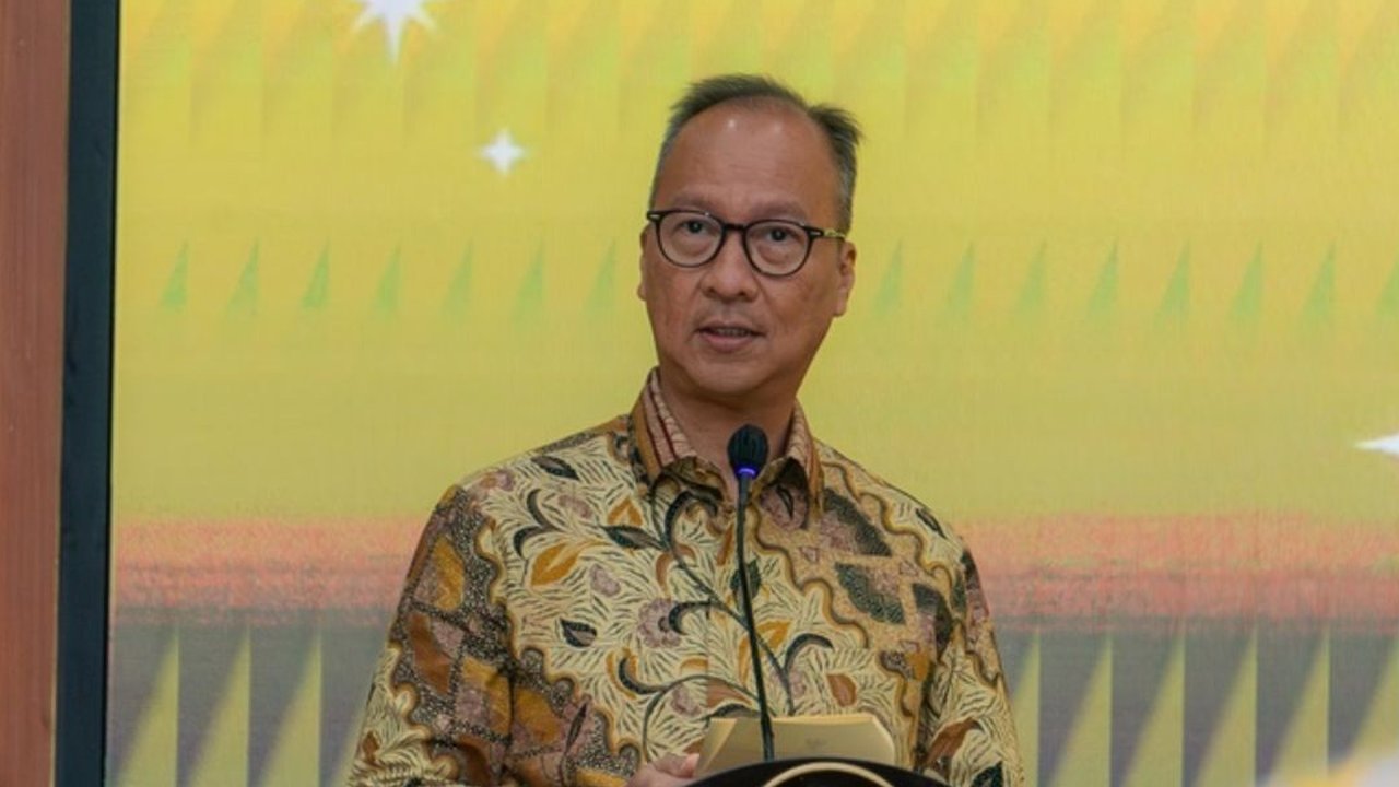 Menteri Perindustrian(Menperin) &nbsp;Agus Gumiwang Kartasasmita mendukung upaya Menteri Pertanian(Mentan) Andi Amran Sulaiman untuk mewajibkan industri ...