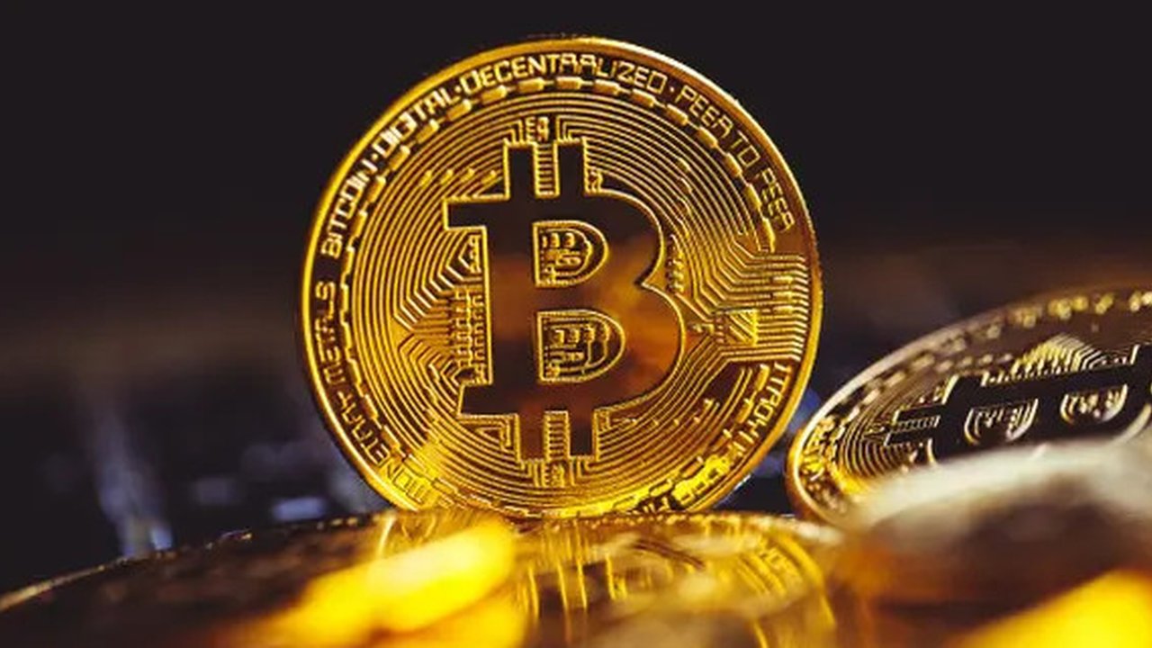 Bitcoin Mengalami Lonjakan Besar Bahkan Saingi Emas, Adakah Kaitan dengan  Kemenangan Trump?