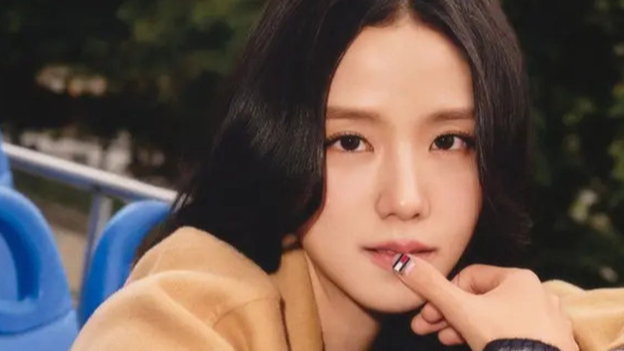 4 Idola K-Pop berhasil masuk daftar wanita tercantik di dunia 2024 terdiri dari Jisoo BLACKPINK, Rose BLACKPINK, Jang Wonyoung IVE, dan Nancy MOMOLAND (dok Instagram @sooyaa @roses_are_rosie