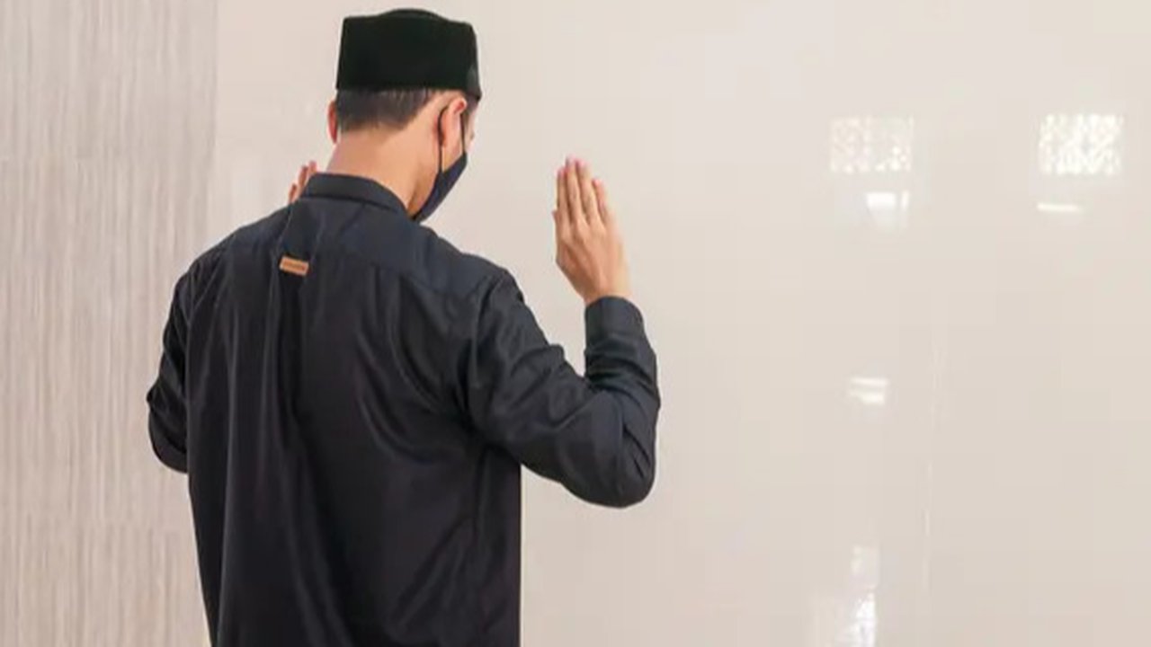 Ilustrasi salat, muslim, ibadah. (Photo by Michael Burrows on Pexels)