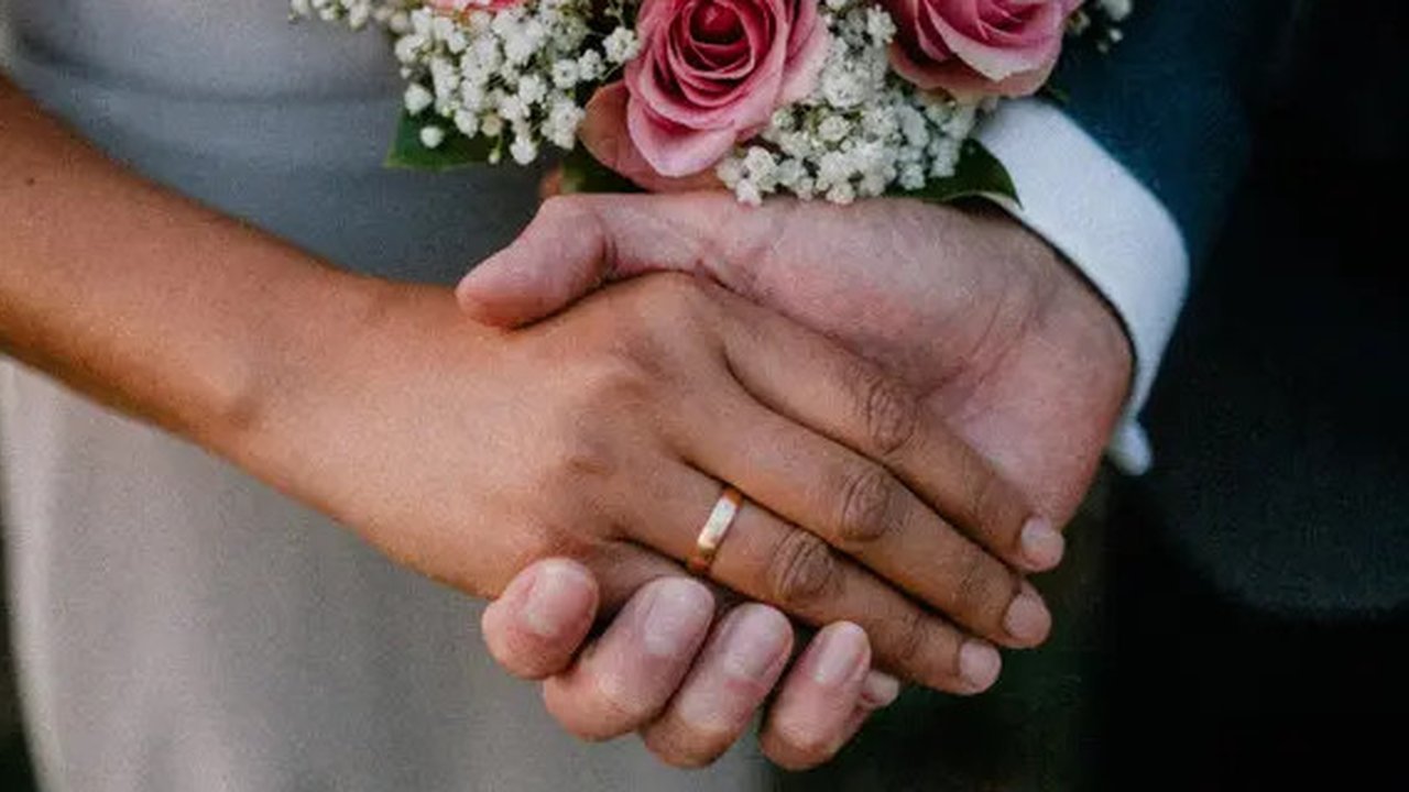 cara mengukur cincin Ilustrasi dibuat Stable Diffusion