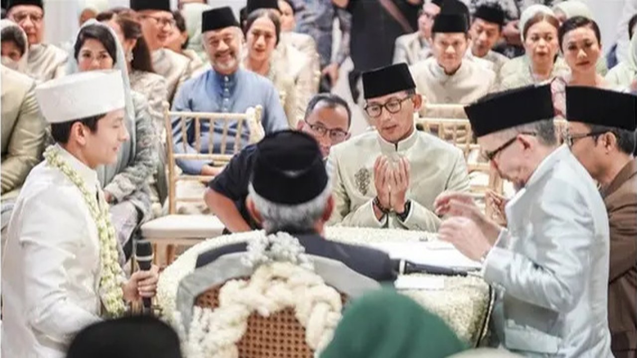 Momen akad nikah pembalap Rio Haryanto dan Athina Papadimitriou. (sumber: Instagram/thebridestory/sandiuno)