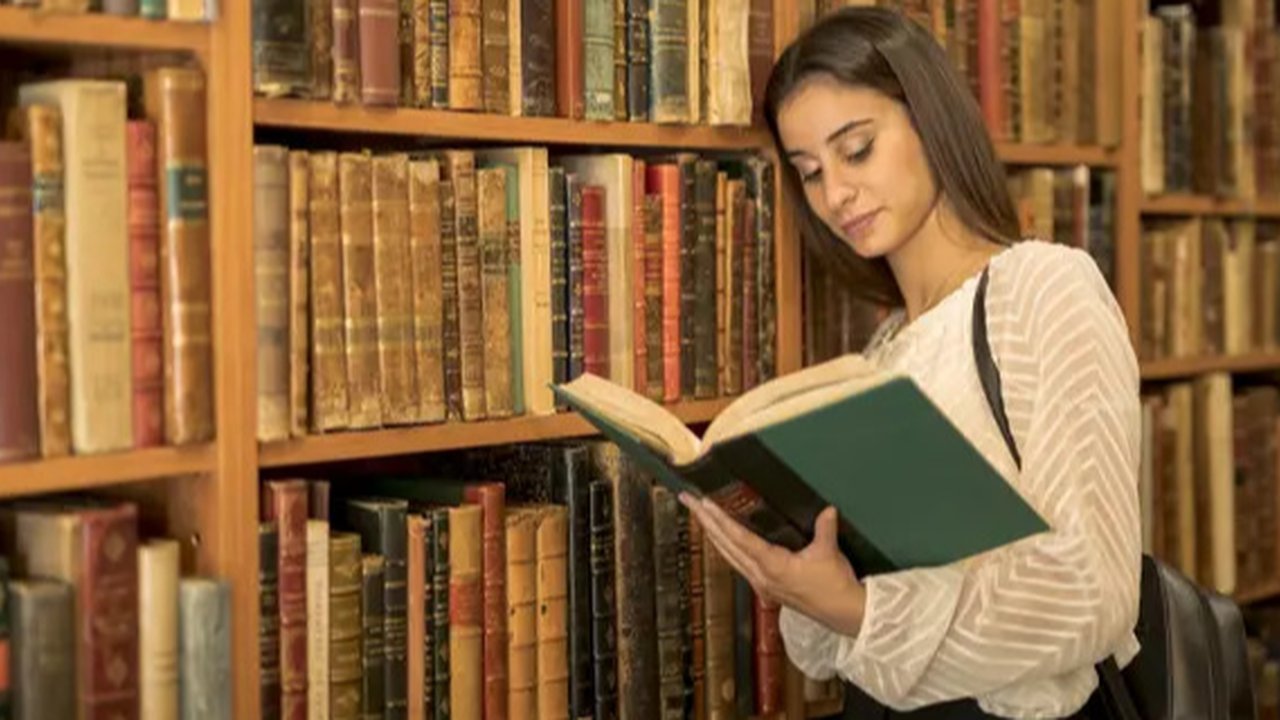 Ilustrasi Membaca Buku Credit: pexels.com/Namera