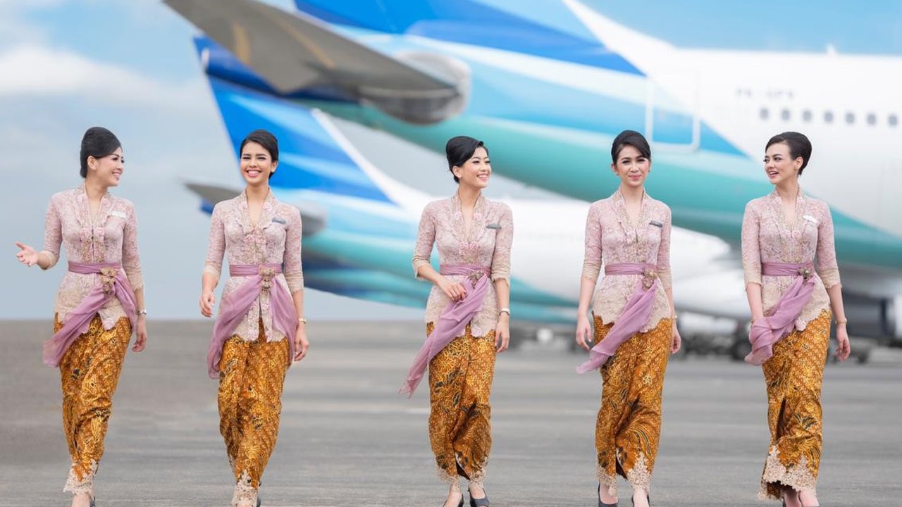 Kebaya pertiwi dirancang desainer Anne Avantie untuk seragam pramugari Garuda Indonesia. (dok. Instagram @anneavantieheart/https://www.instagram.com/p/Bzb2F4Hgm5y/Dinny Mutiah)