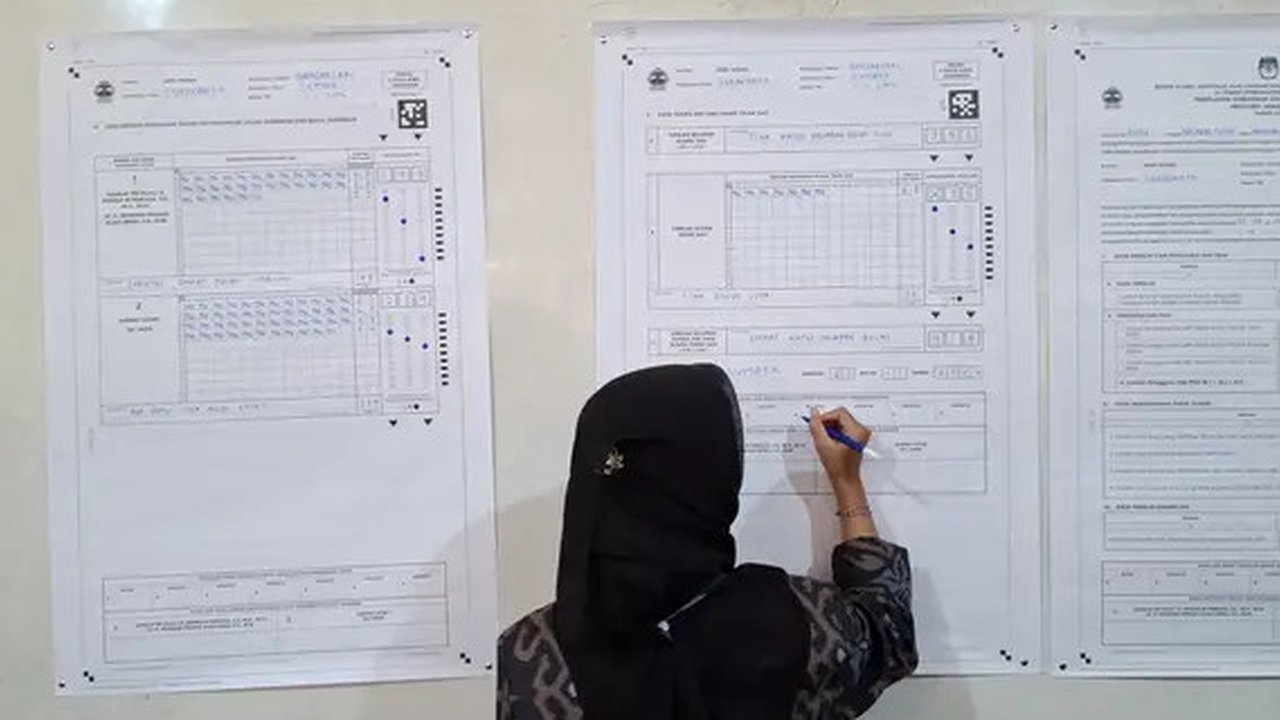 Pasangan calon gubernur dan wakil gubernur Jawa Tengah, Ahmad Luthfi-Taj Yasin.